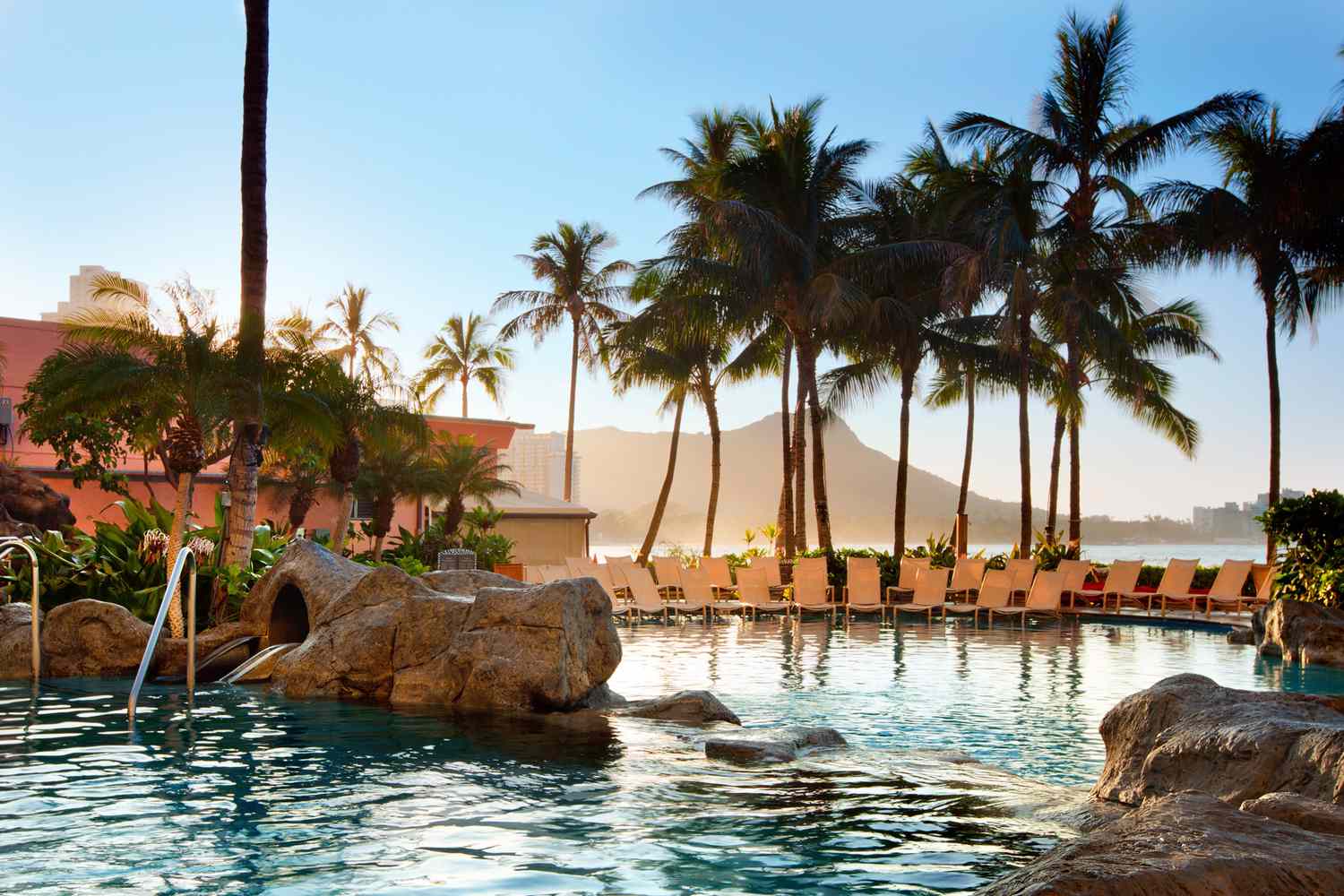 Honolulu Luxury Resorts: Inside Exclusive Suites
