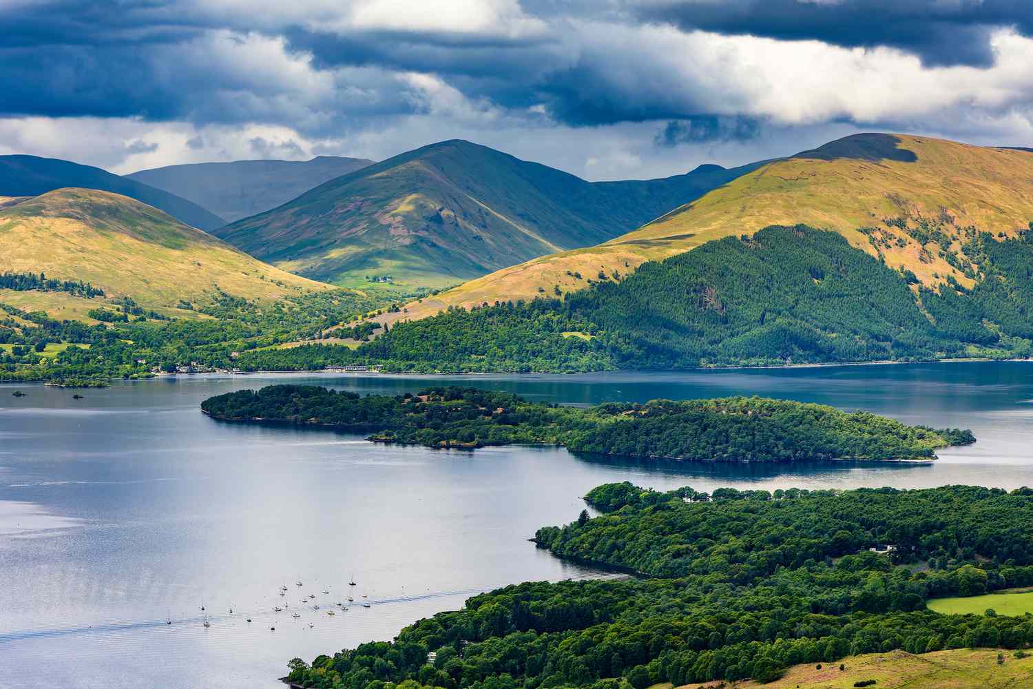 Loch Lomond National Park: 22 Lakes & Hiking Guide