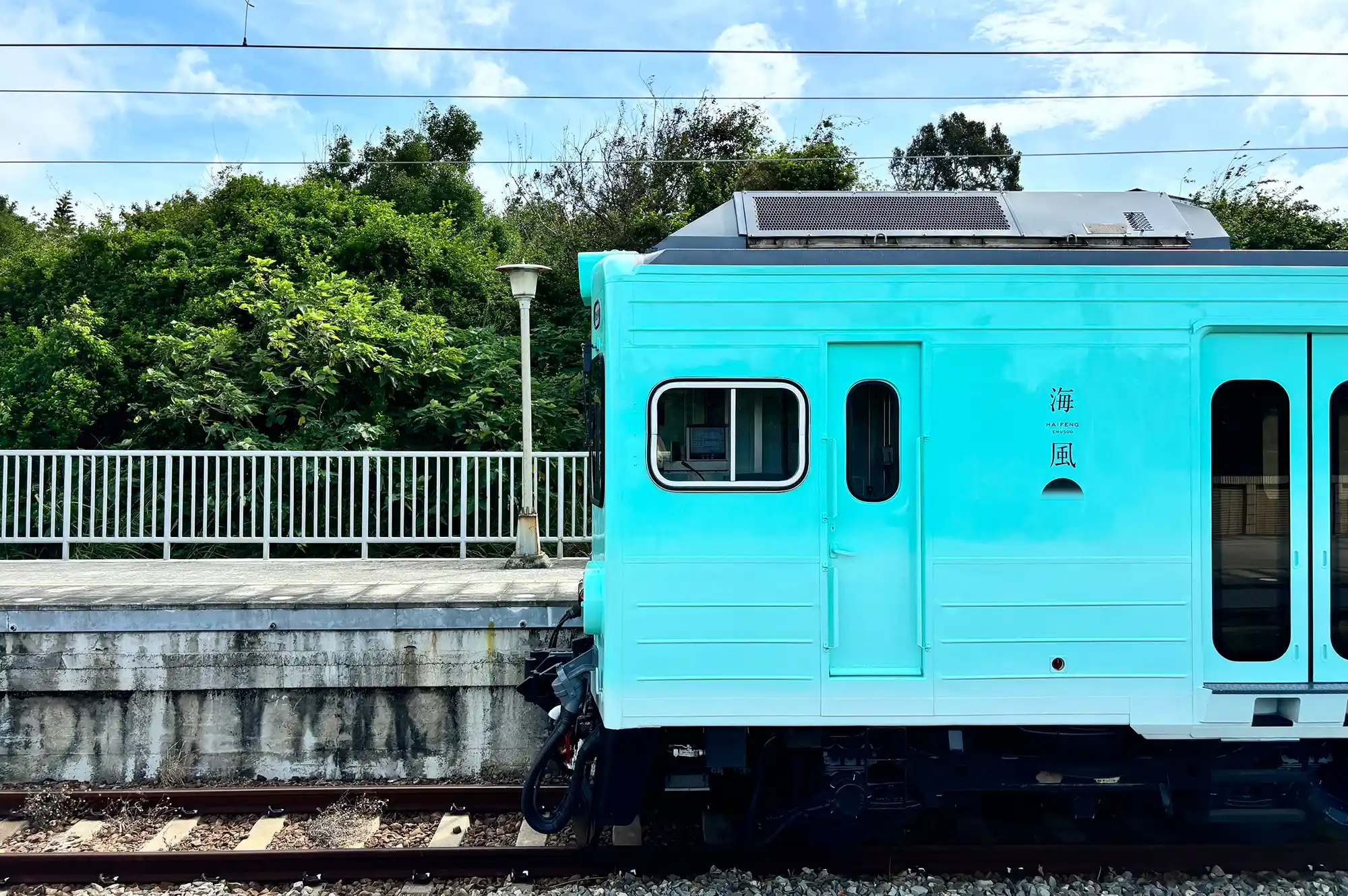 Side profile of the Tiffany-blue Haifeng train carriage.