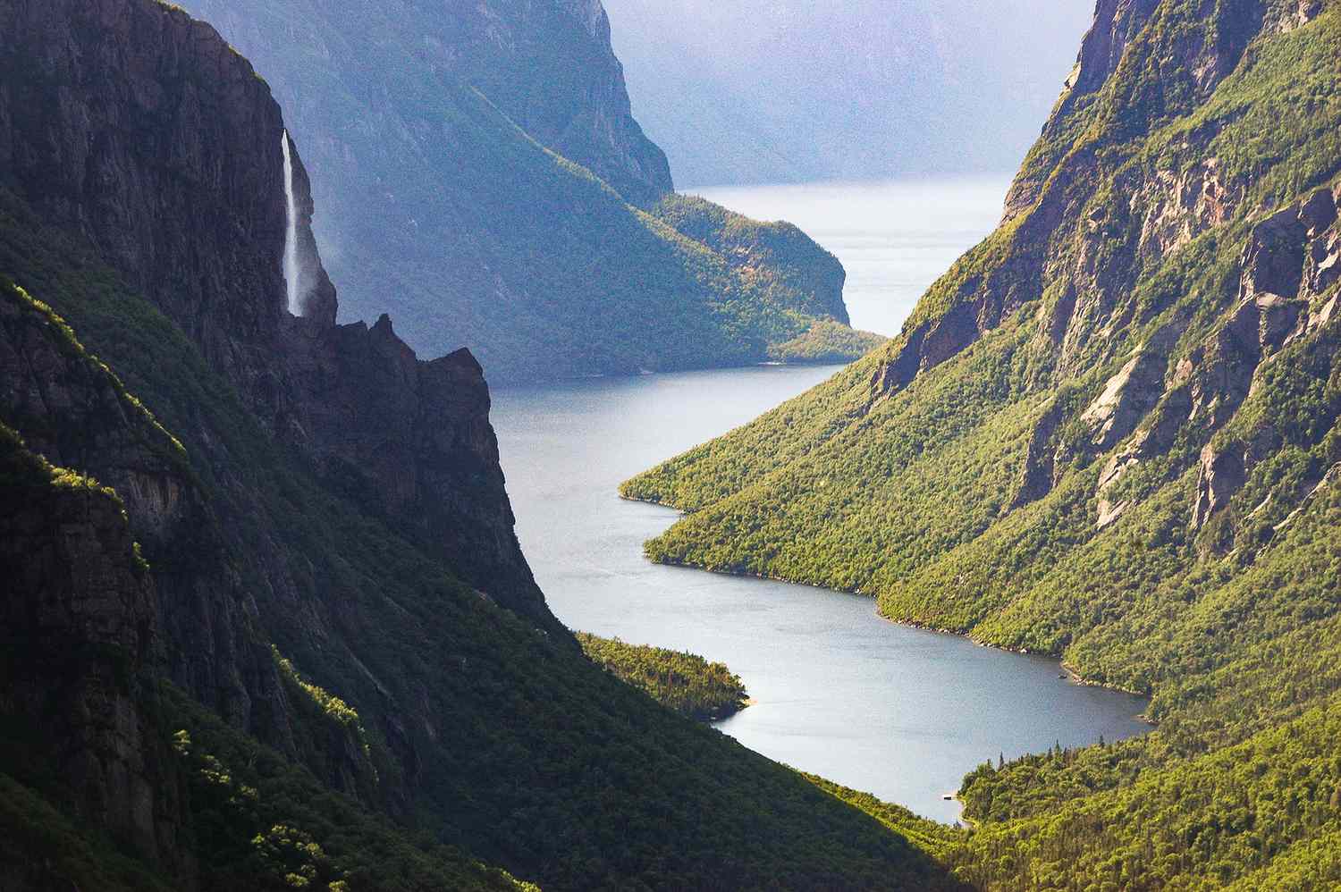 Gros Morne Hiking Guide: Coastal Paths & Fjords