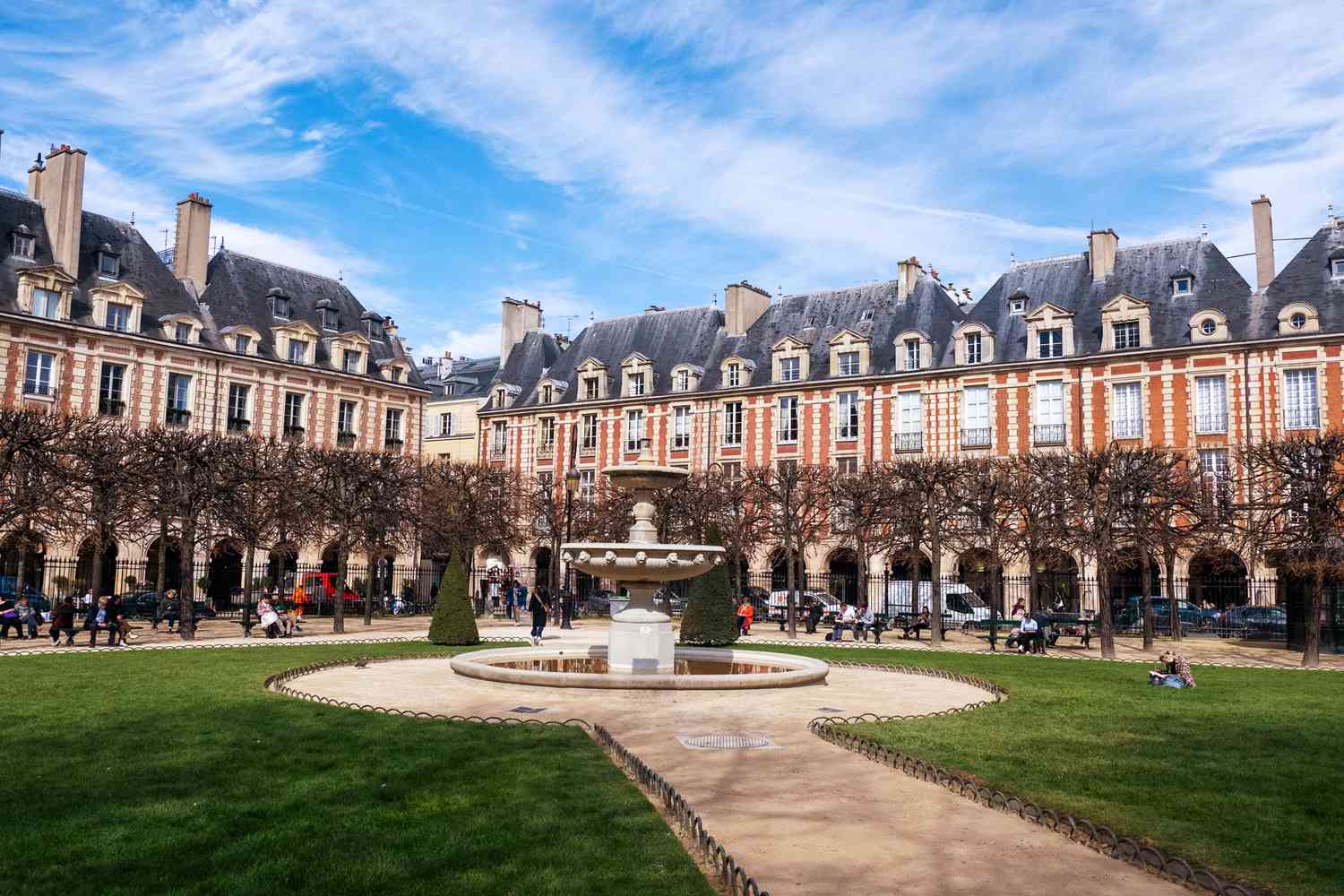 Marais Luxury Hotels: Best Boutique Stays With Views
