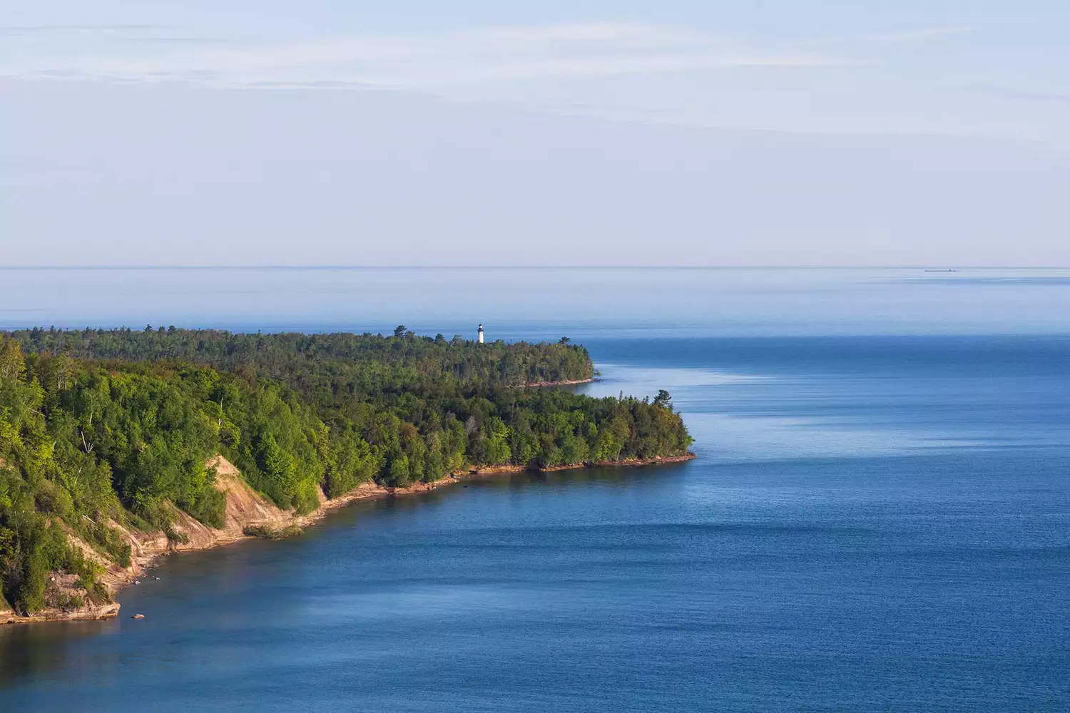 15 Best Small Towns in Michigan for Outdoor Adventure